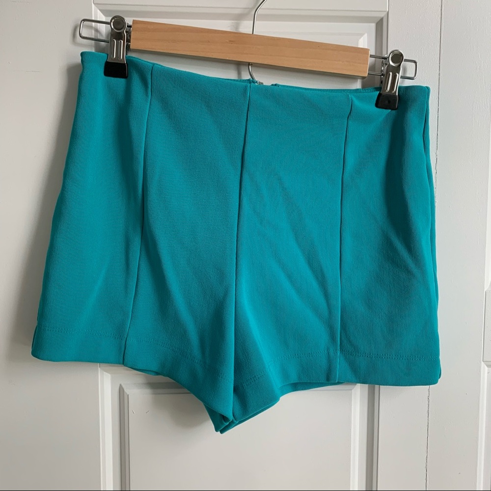 Ribbed stretchy shorts